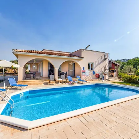 The Arches Villa Lachi
